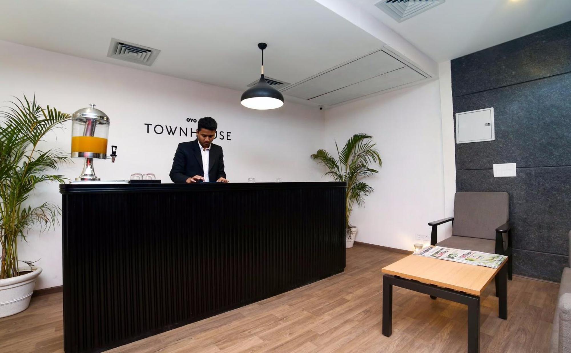 Townhouse Chattarpur Opp. Tivoli Garden Near Chhatarpur Metro Station New Delhi Exterior photo